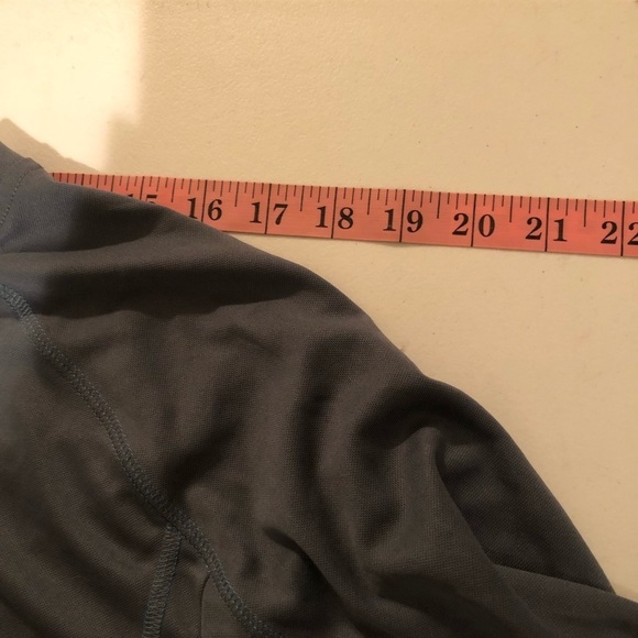 Adidas Climate Men’s large grey climate control tee - Picture 2 of 6